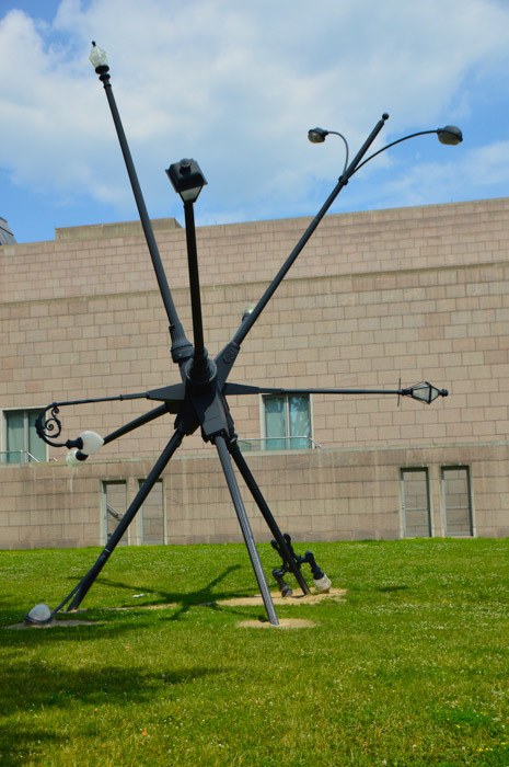 canada_ottawa_national-gallery-streetlight-sculpture canada_ottawa_national-gallery-streetlight-sculpture