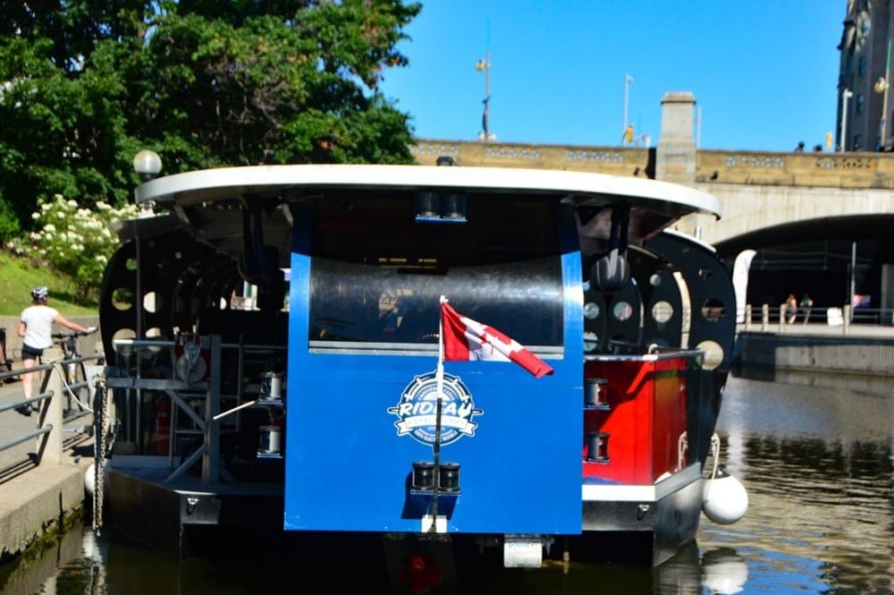 canada_ottawa_rideau-canal-boat-upclose canada_ottawa_rideau-canal-boat-upclose