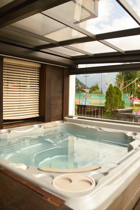 switzerland_verbier_experimental-chalet-jacuzzi-area switzerland_verbier_experimental-chalet-jacuzzi-area