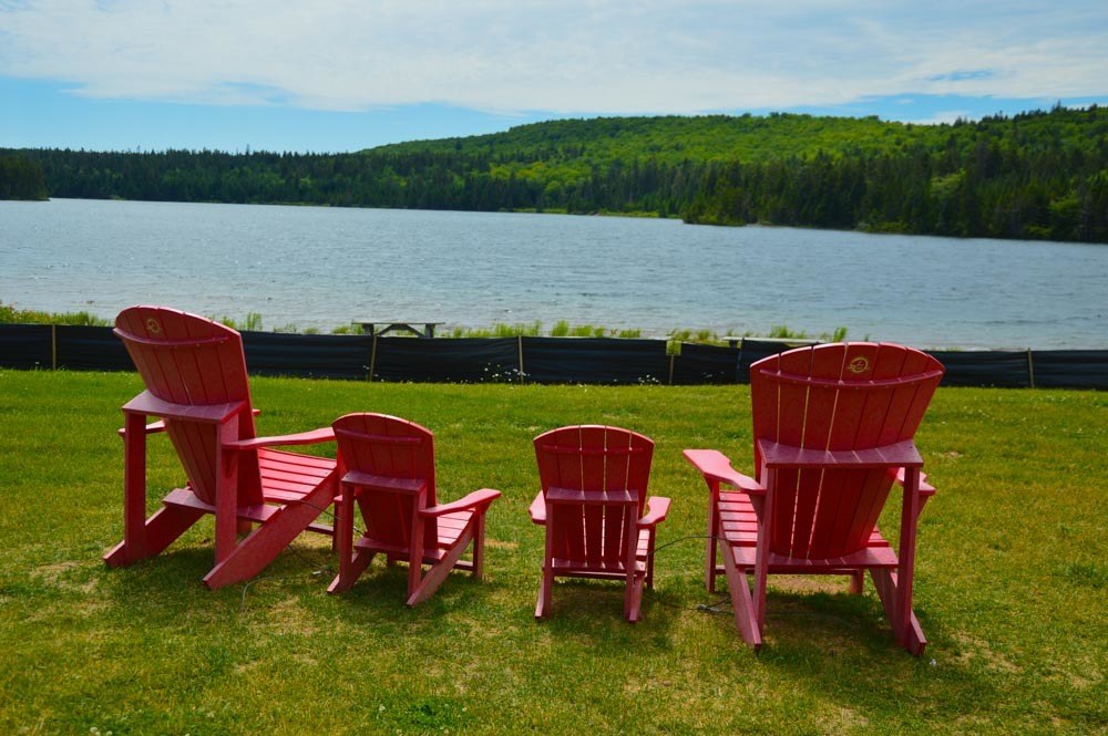 canada_new-brunswick_fundy-national-park-chairs