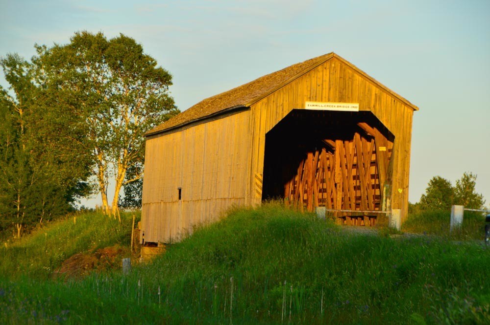 9 Great New Brunswick Tours Not to Miss 33 canada_new-brunswick_hopewell-rocks-covered-bridge