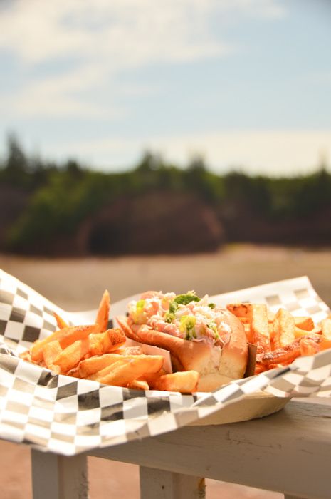 canada_new-brunswick_st-martins-lobster-roll