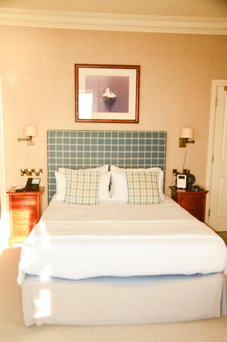 2 Best Spa Hotels South West England 34 england_cornwall_mullion-cove-bedroom