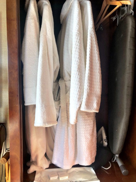 2 Best Spa Hotels South West England 37 england_cornwall_mullion-cove-room-robe-choice