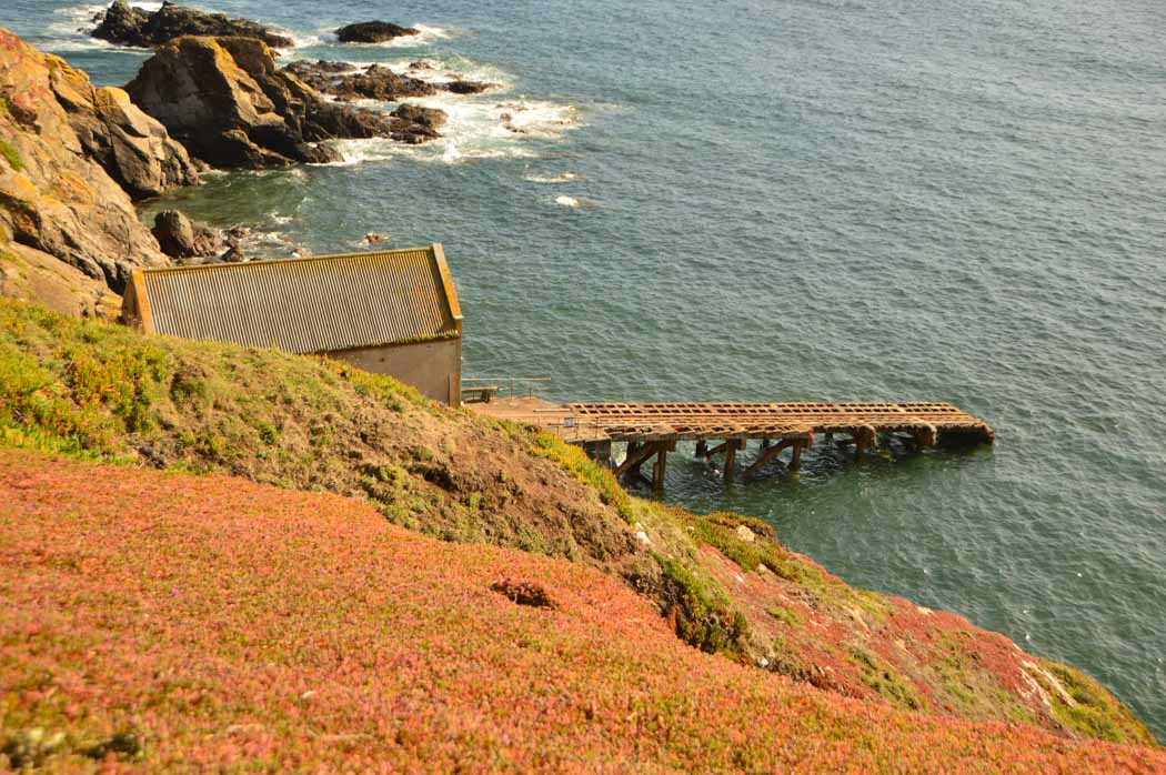 ngland_cornwall_south-west-path-boat-house