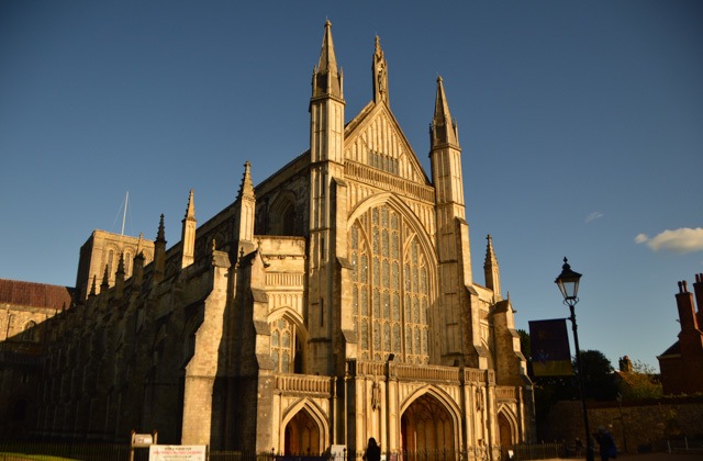 45 Impressive English Landmarks You Will Want to See 86 england_winchester_cathedral-landscape
