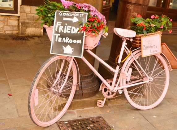16 Best Things to do in Winchester & Nearby 1 england_winchester_pink-bicycle