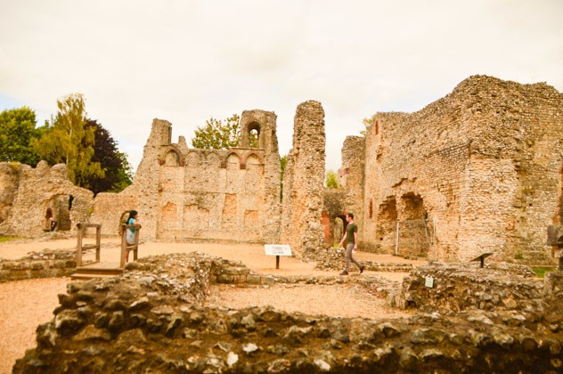 16 Best Things to do in Winchester & Nearby 14 england_winchester_wolveley-castle-ruins