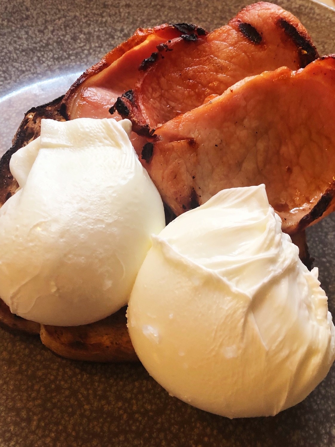 16 Best Things to do in Winchester & Nearby 42 england_winchester_wykeham-arms-poached-egg-bacon