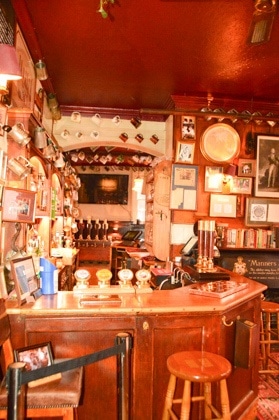 england_winchester_wykeham-arms-the-bar-side-view england_winchester_wykeham-arms-the-bar-side-view