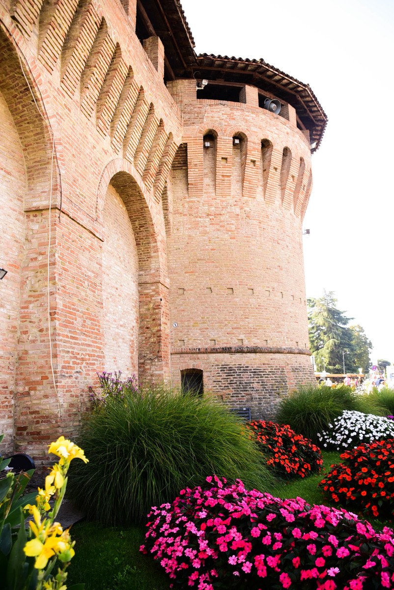 14 Fantastic Things to do in Rimini that you'll Love 28 Italy_Forlimpopoli_turret-with-flowers