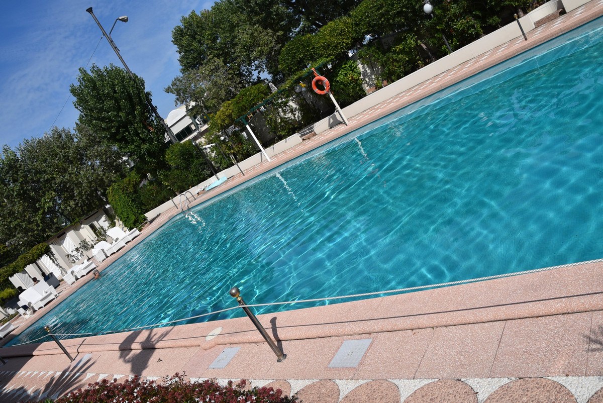 Italy_Rimini_grand-hotel-pool