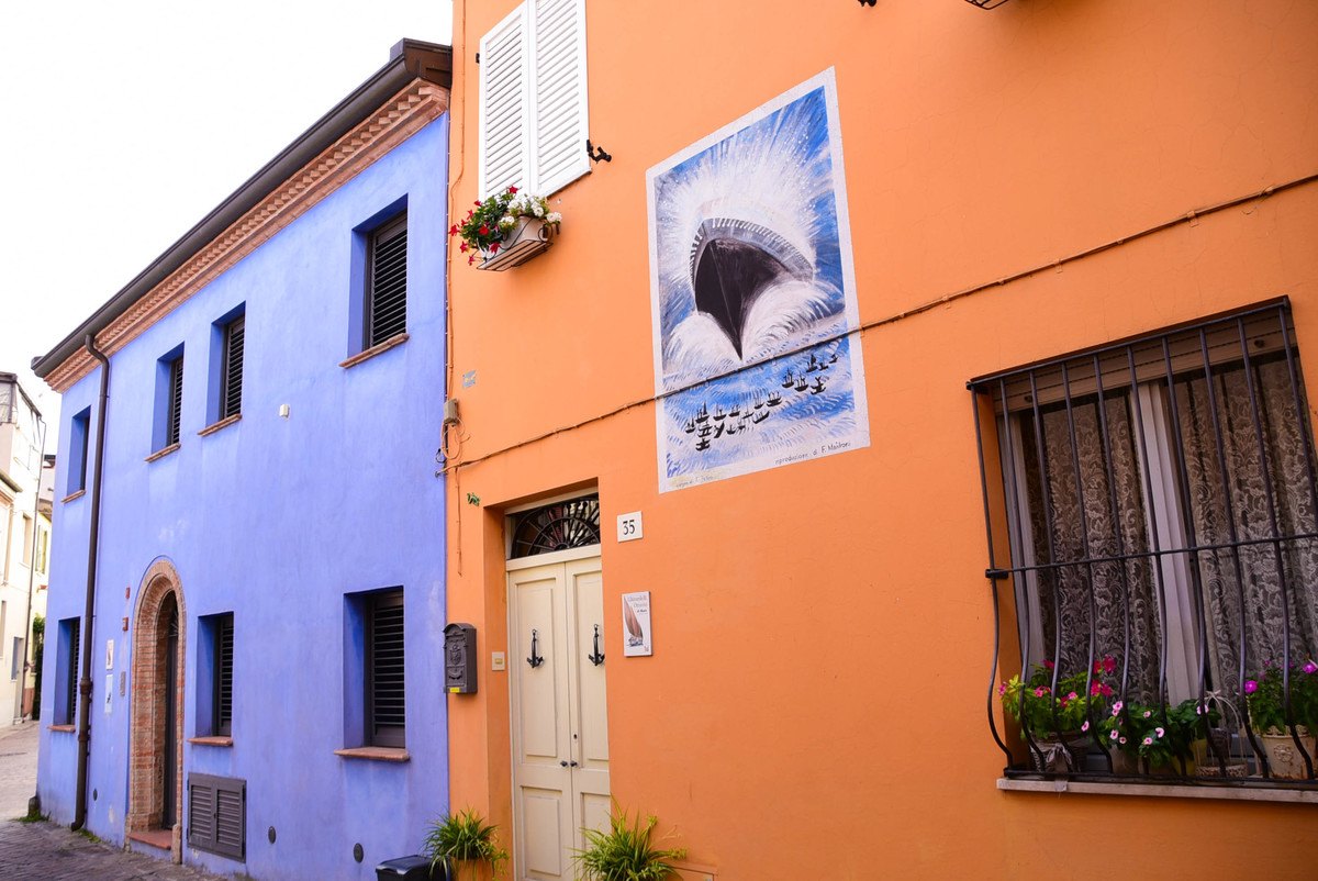 14 Fantastic Things to do in Rimini that you'll Love 57 Italy_Rimini_old-town-back-streets-colourful-houses