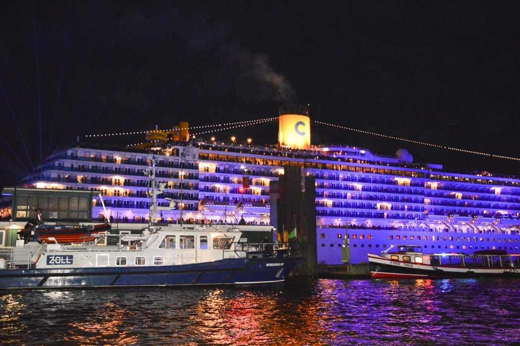 One Day in Hamburg - 4 Things To Do You Won't Want to Miss 22 germany_hamburg_blue-port-cruise-ship