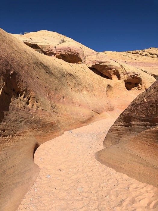 las_vegas_valley-of-fire-pathway