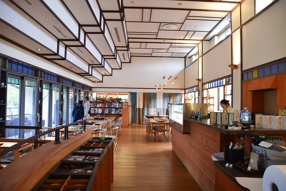 17 Best Things to do in Kanazawa You're Going to Love 63 japan_kaga_kutani-museum-cafe