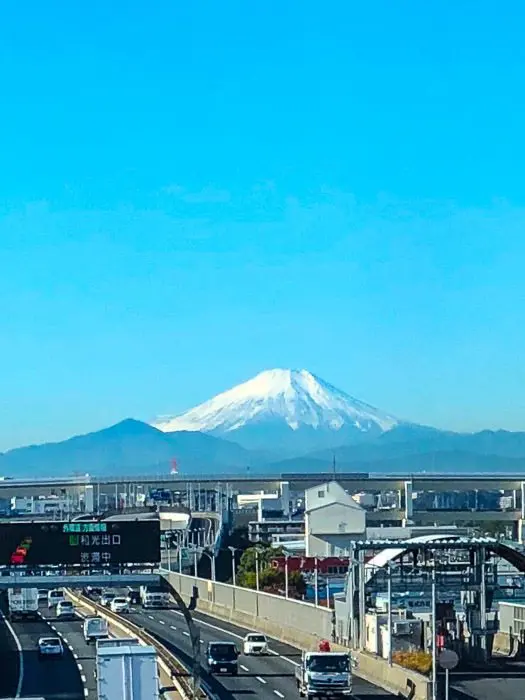 japan_kanazawa_bullet-train-mount-fuji