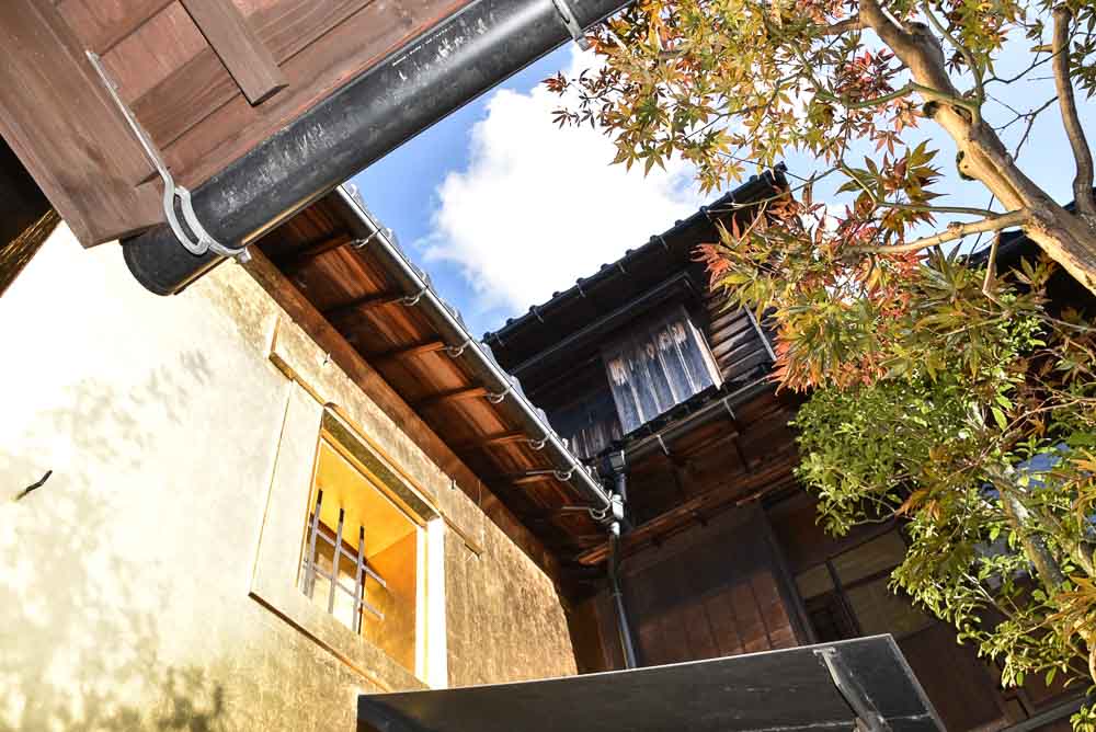 17 Best Things to do in Kanazawa You're Going to Love 13 japan_kanazawa_gold-house
