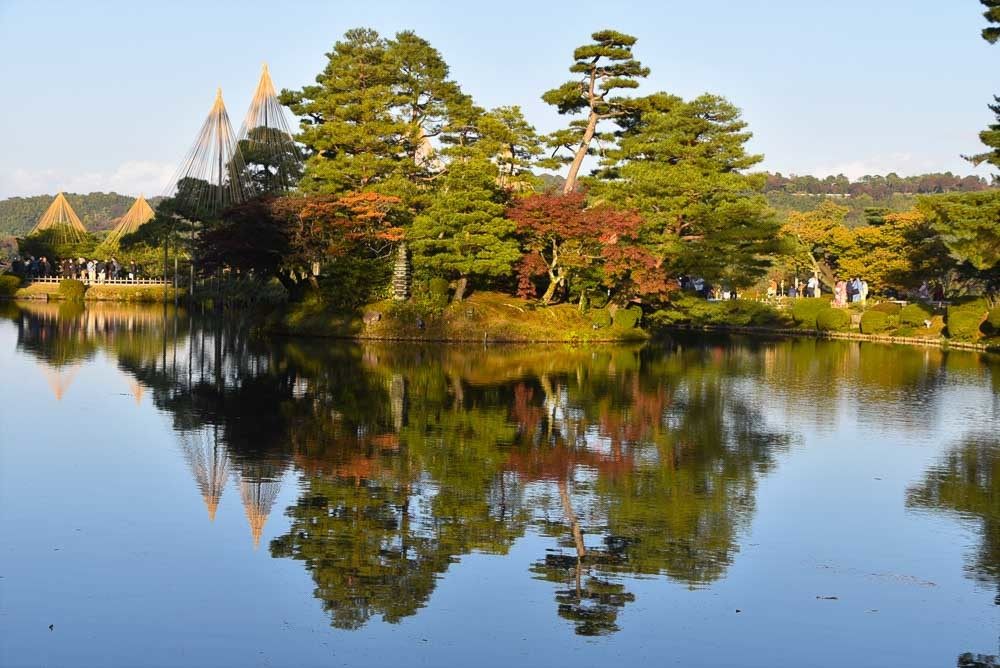 17 Best Things to do in Kanazawa You're Going to Love 20 japan_kanazawa_kenrouken-gardens-10