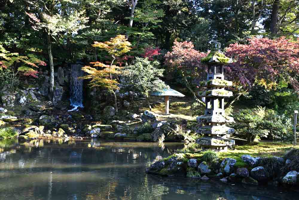 17 Best Things to do in Kanazawa You're Going to Love 16 japan_kanazawa_kenrouken-gardens-3