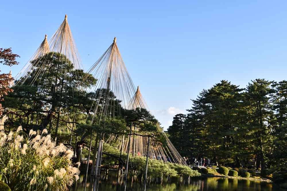 17 Best Things to do in Kanazawa You're Going to Love 73 japan_kanazawa_kenrouken-gardens-6