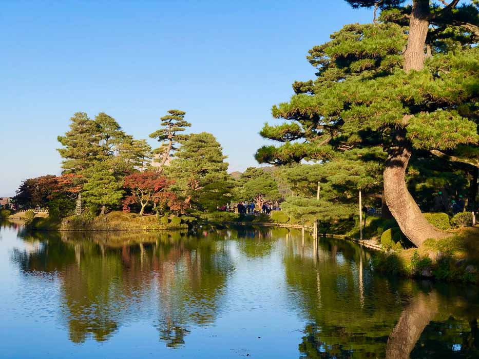 17 Best Things to do in Kanazawa You're Going to Love 18 japan_kanazawa_kenrouken-lake