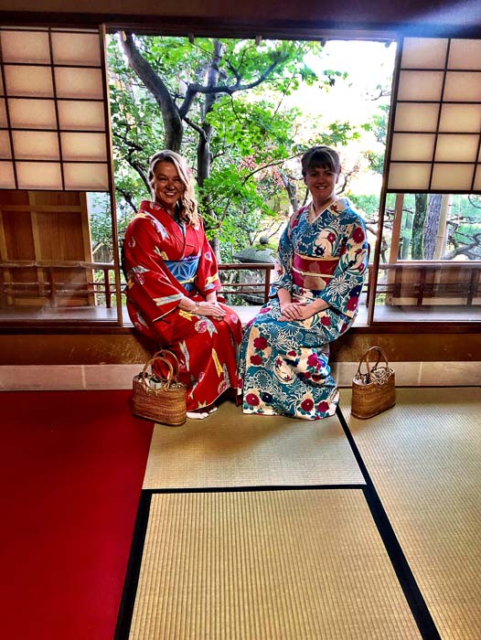 170 Bucket List Ideas for Travel Lovers to do before they Die 143 japan_kanazawa_kimono-ladies-in-samurai-house