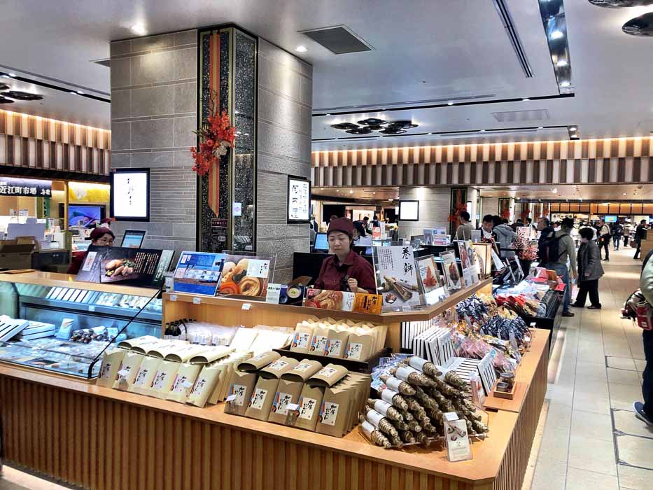 17 Best Things to do in Kanazawa You're Going to Love 3 japan_kanazawa_station-food-hall
