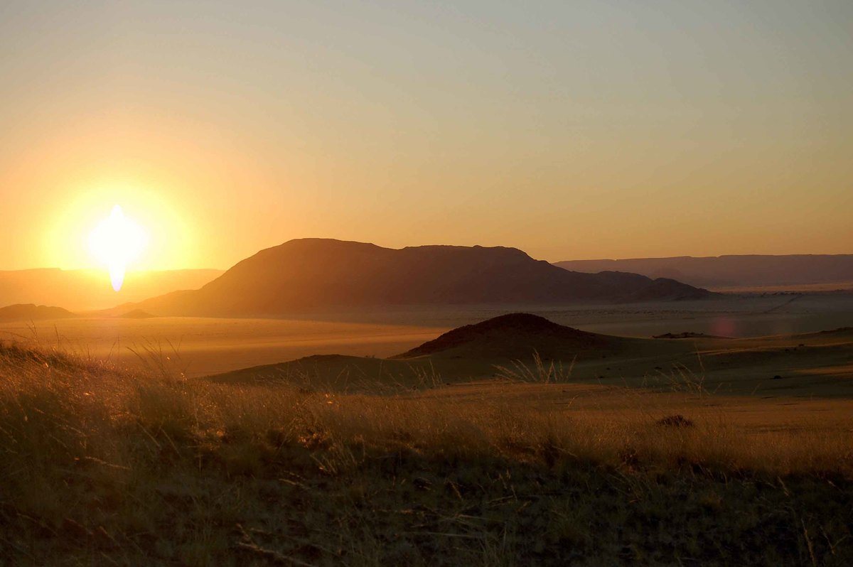 Self Drive Namibia (2022): 10 night Itinerary for Boutique Hotel Lovers 16 Namibia_sossusvlei-sunrise