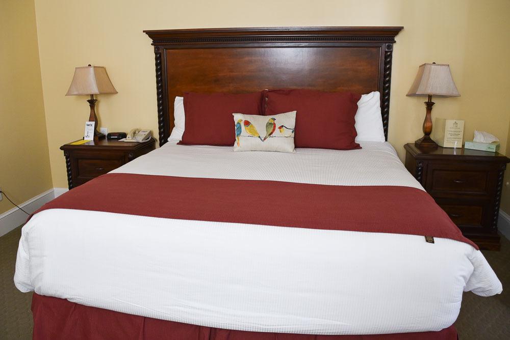 Yosemite in October: 16 Best Things to do 58 california_sonora_inn-bedroom