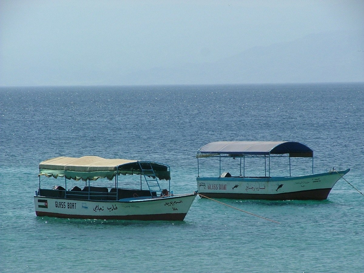 Jordan Itinerary for Boutique Hotel Lovers 7 Jordan-Aqaba-glass-bottom-boats