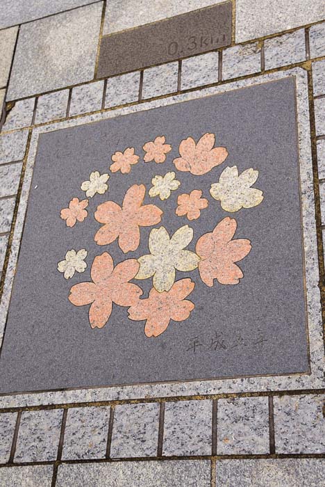 japan_tokyo_palace-stone-flowers