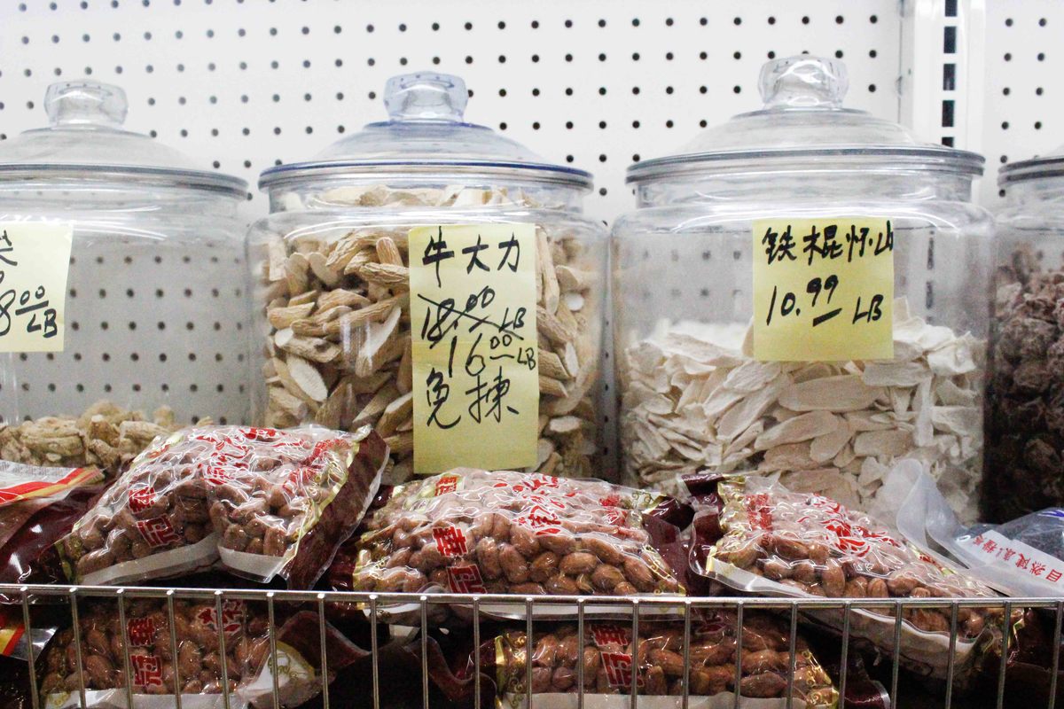 8 Best Things to do in Lower Manhattan By a Local 8 new_york_lower_manhattan_chinatown-dried-goods
