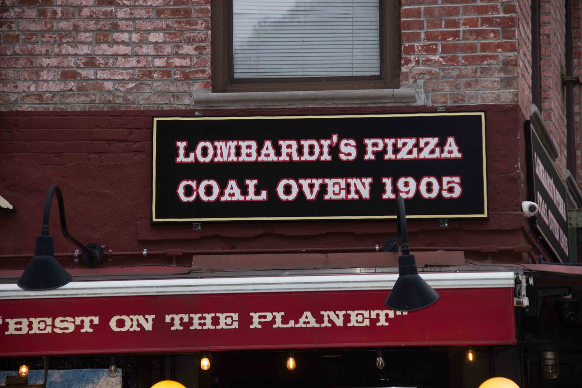 8 Best Things to do in Lower Manhattan By a Local 7 new_york_lower_manhattan_lombardi-pizza-sign