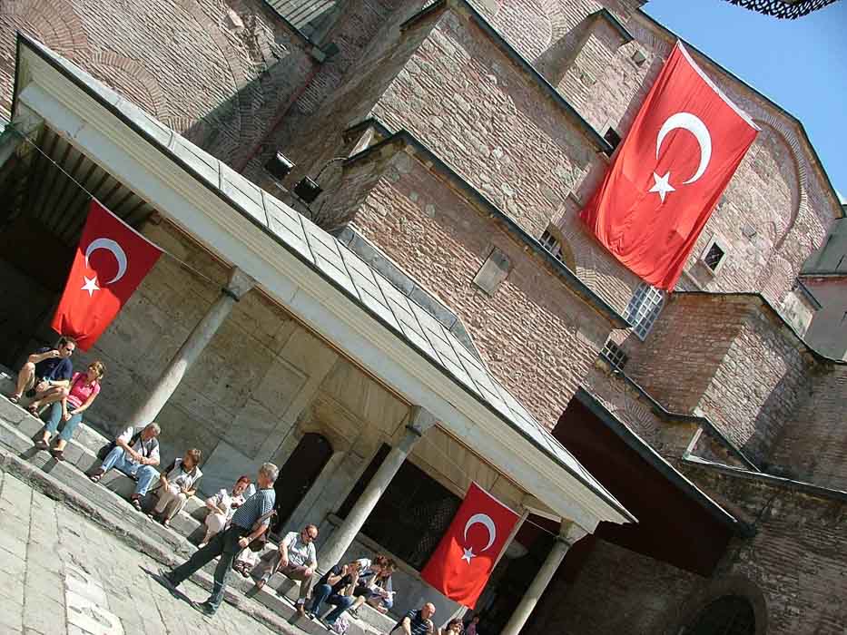 Istanbul 3 Day Itinerary for Boutique Hotel Lovers 21 turkey_istanbul_flag