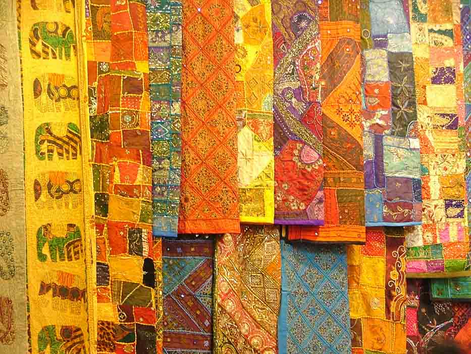 turkey_istanbul_grand-bazaar-colourful-scarves