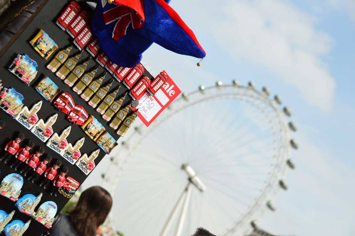 45 Impressive English Landmarks You Will Want to See 50 London - souvenirs and the London Eye