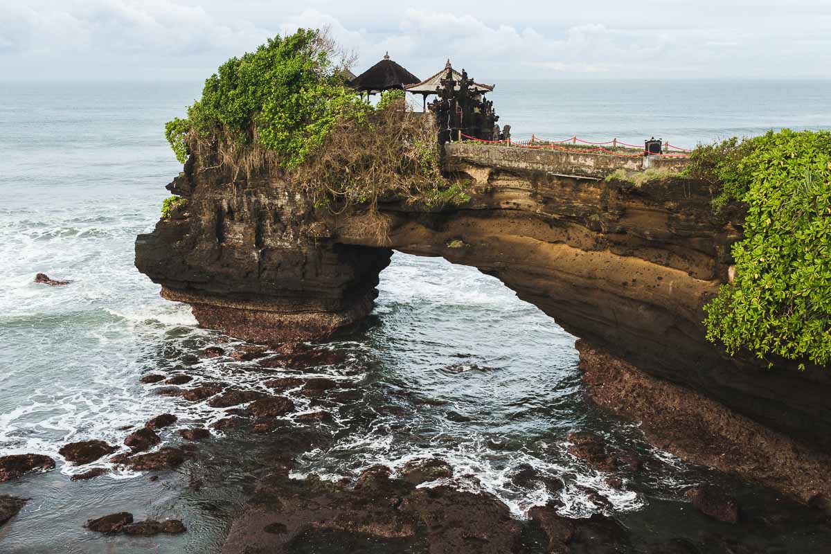 10 Days Itinerary Bali: What you Can't Miss & Must Do 29 Sacred Balinese temple Tanah Lot. Pura Batu Bolong