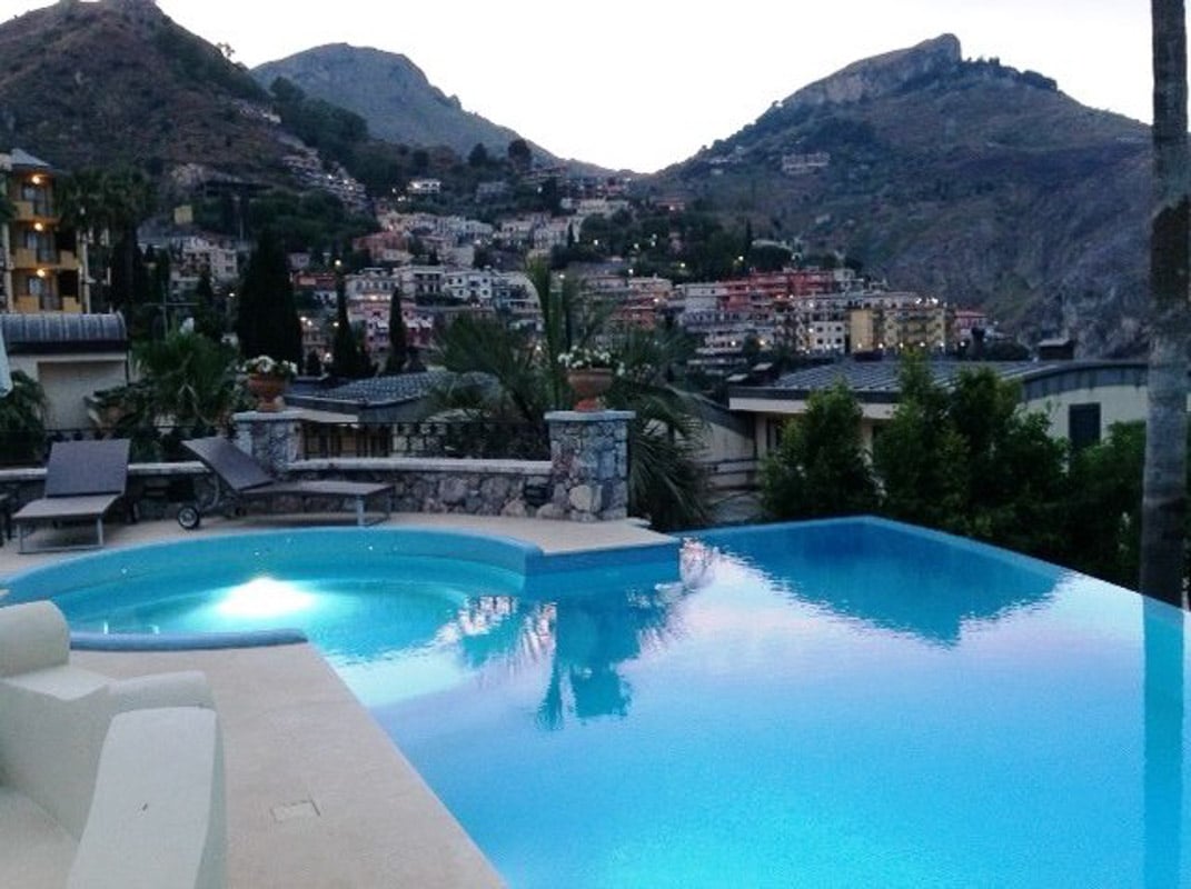 The pool at Hotel Ashbee Taormina