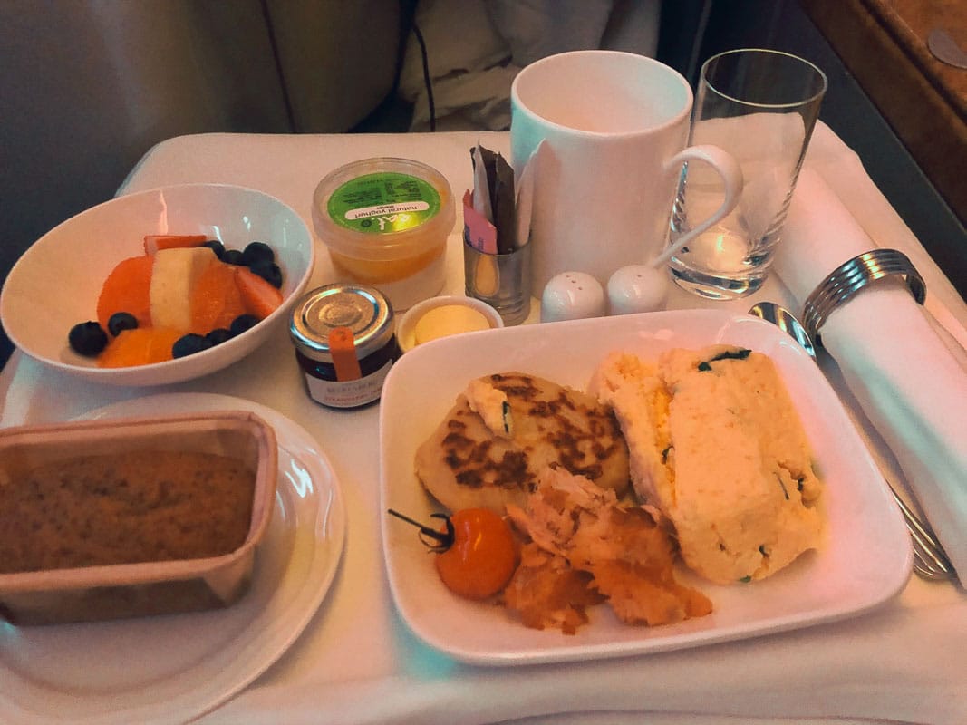 Emirates Business Class Review: Is it Worth It? 35 hot breakfast tray emirates business class