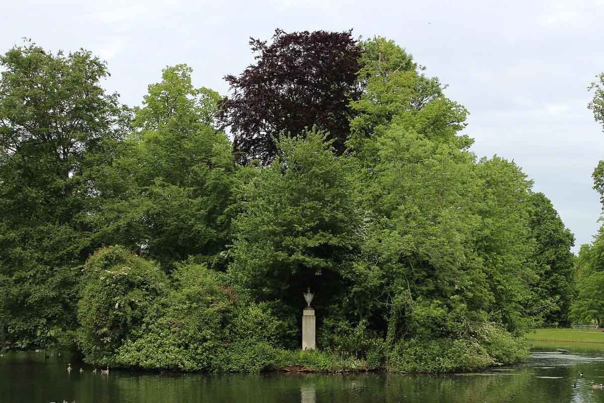 9 The Crown Filming Locations You Can Visit 33 Diana tribute at Althorp