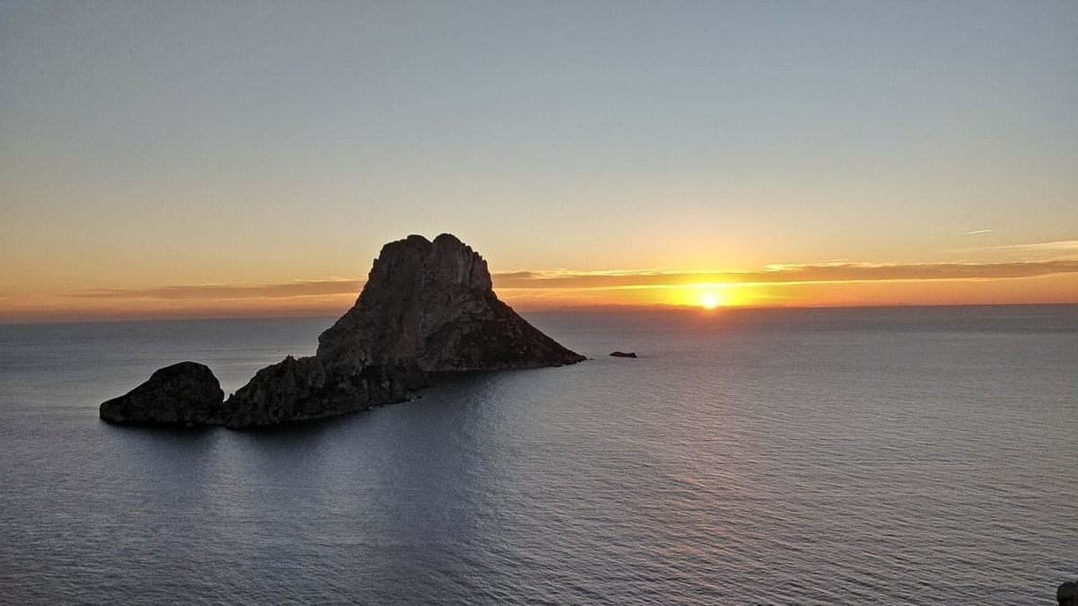 13 Spectacular Sunsets in Ibiza You Won't Want to Miss (2022) 8 sunset_at_Es_Vedra