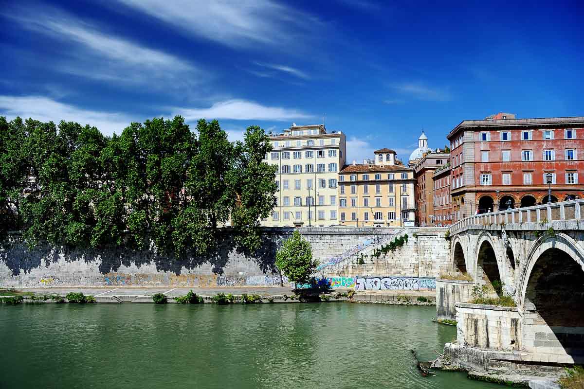 15 Beautiful Bridges in Rome you Must Cross 28 Garibaldi bridge rome