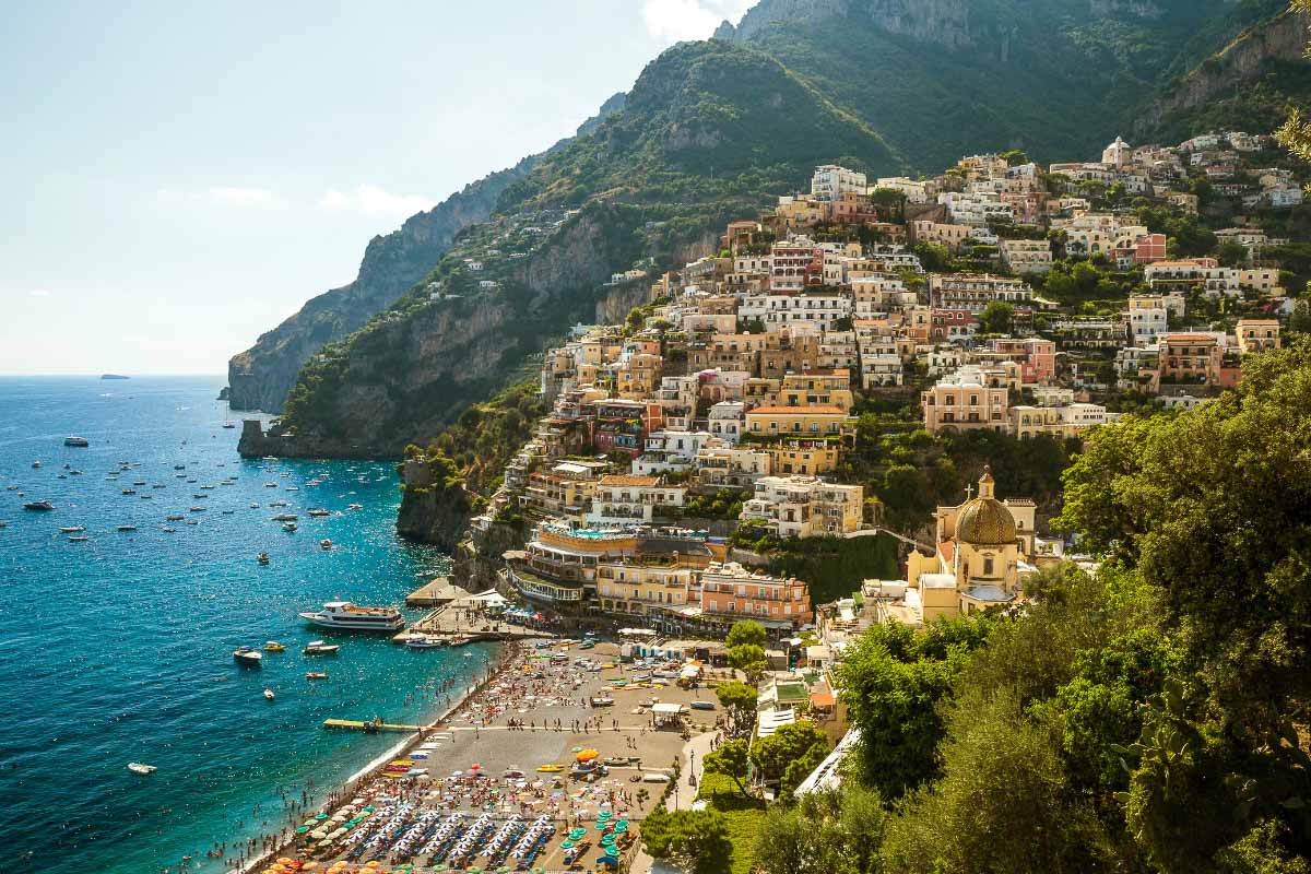  Positano en la costa de Amalfi en Italia