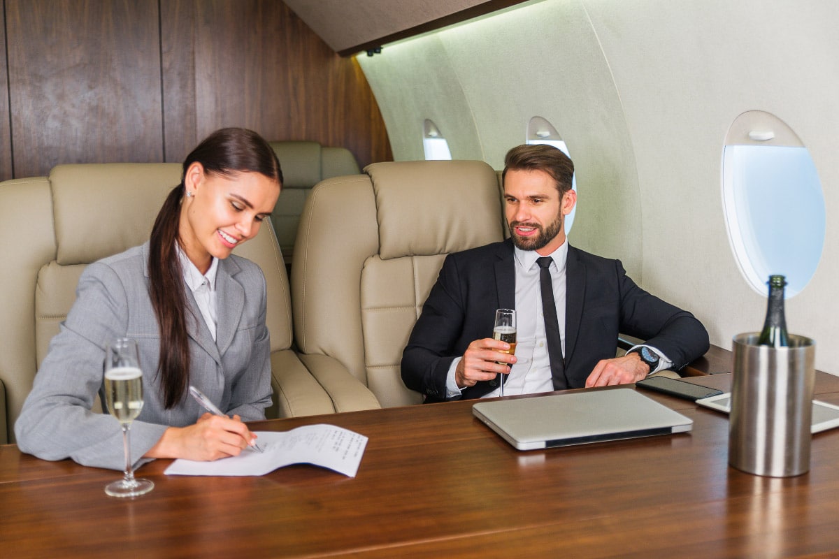 Top Tip for Cheap Flights Business Class you need to know in 2022 1 man and woman cheap flights business class