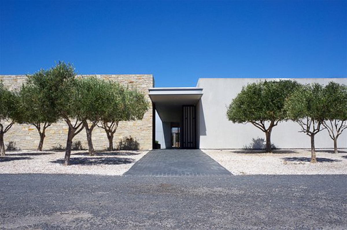 14 Sensational Wineries of Mclaren Vale (2022) you can't miss 13 primo estate winery entrance