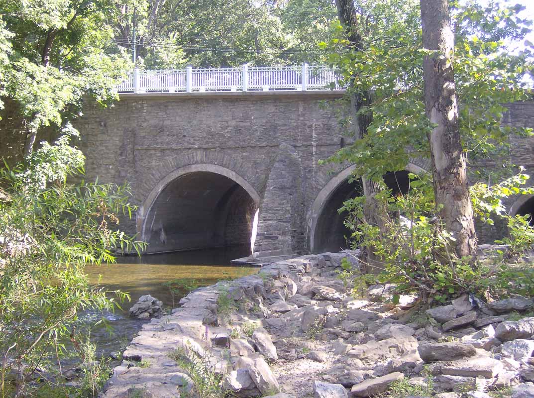 29 Striking American Bridges (2022) You'll Want to Cross 18 Frankford-Avenue-Bridge