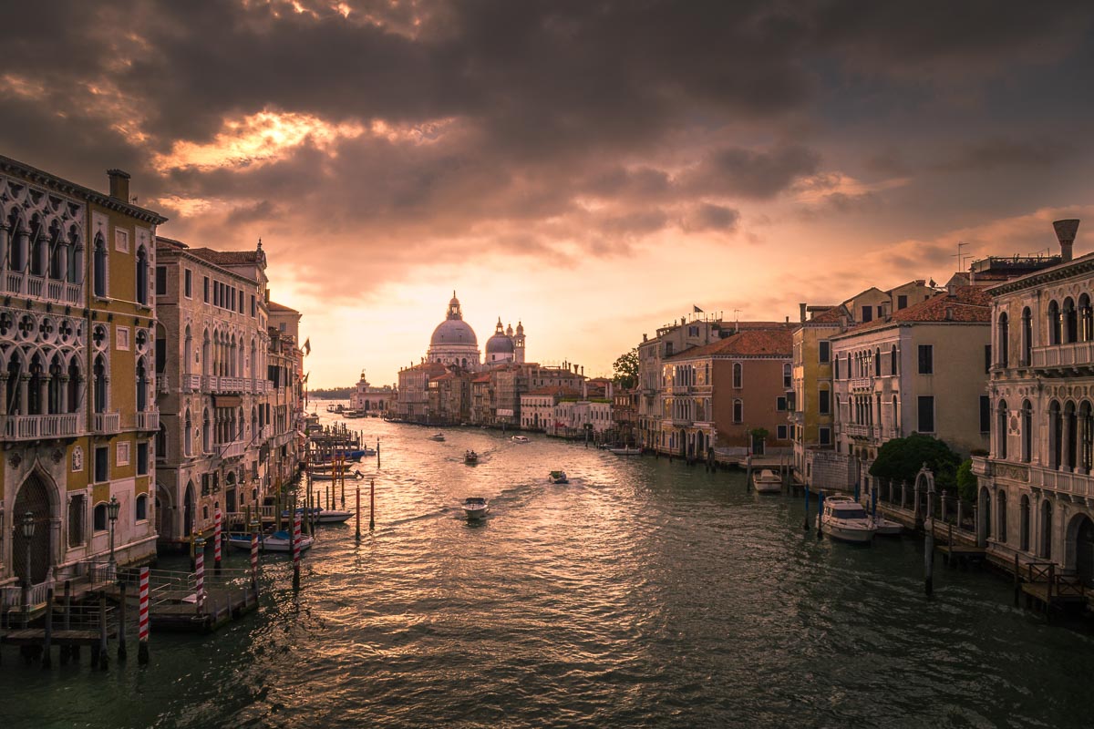 11 Places to see the Venice Sunset (2022) You Won't Want to Miss 18 Sunset Canal Grand Venice