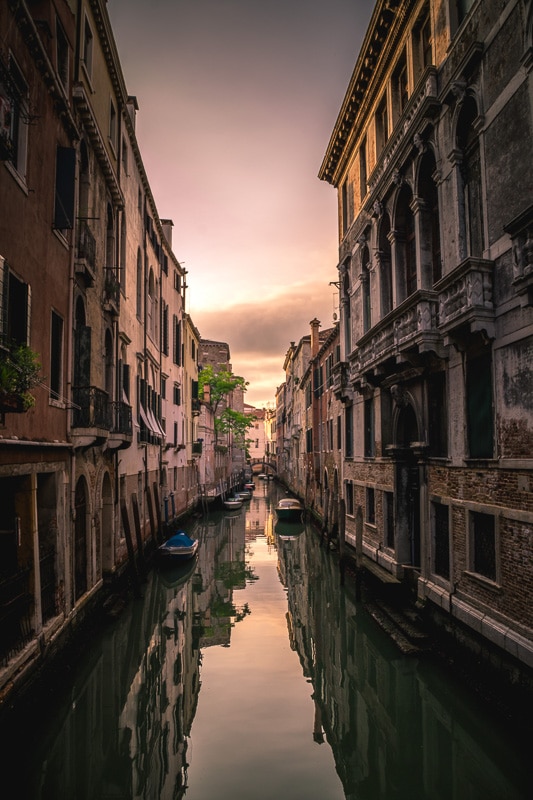 11 Places to see the Venice Sunset (2022) You Won't Want to Miss 20 Sunset canal
