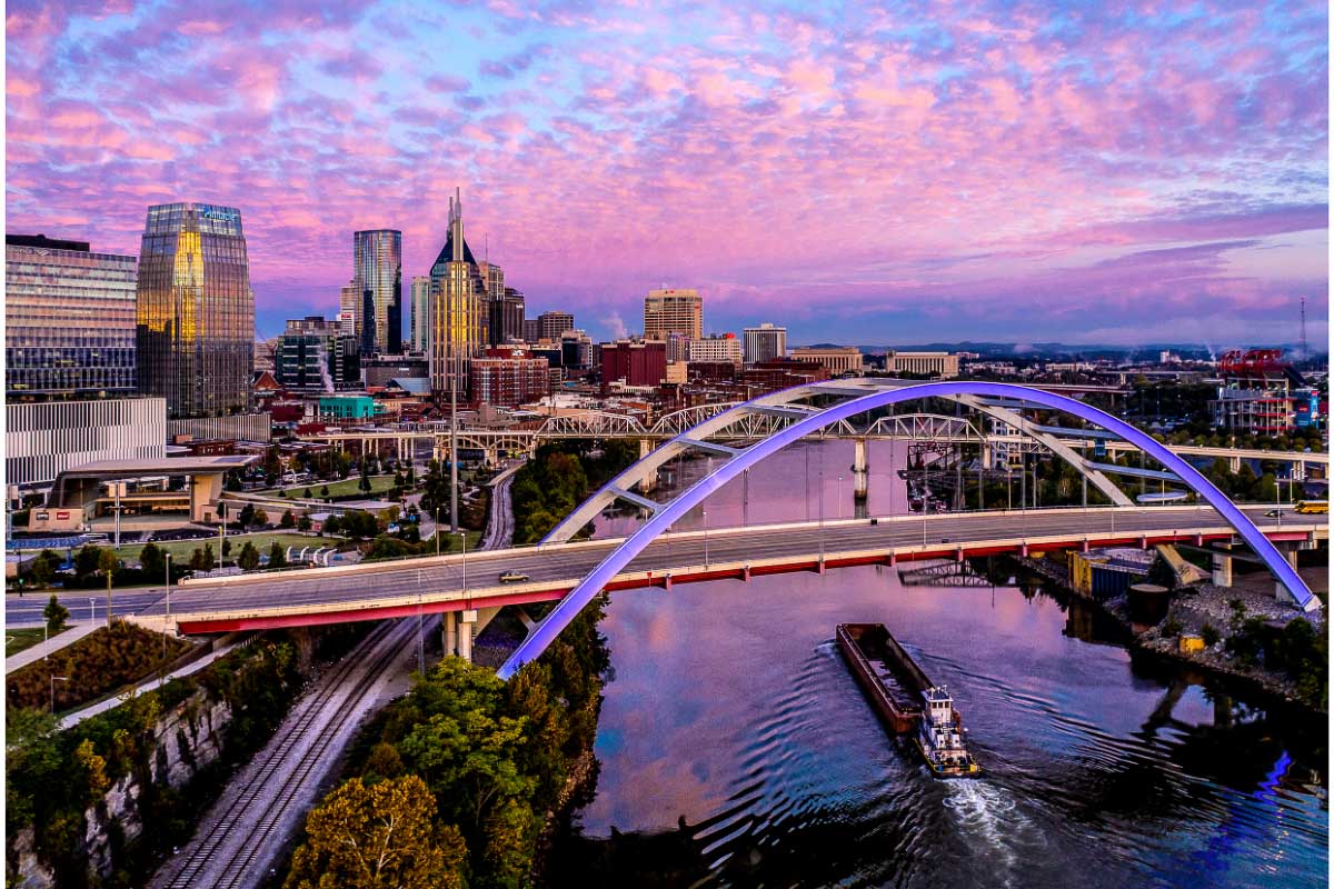 27 Most Romantic Cities in the United States (2022) 17 nashville tennessee